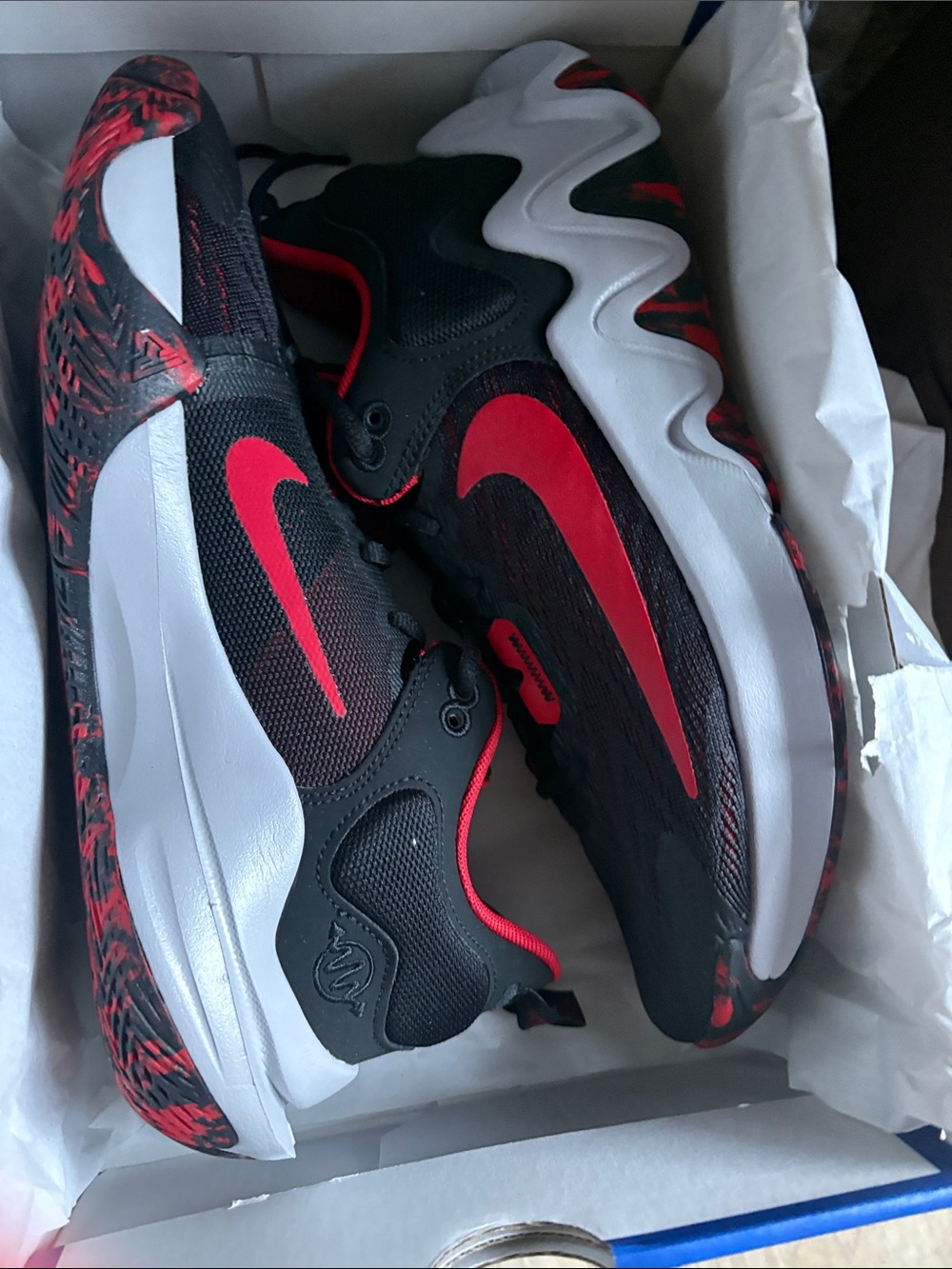 Nike Gianni’s Black and Red Men’s Running Shoes